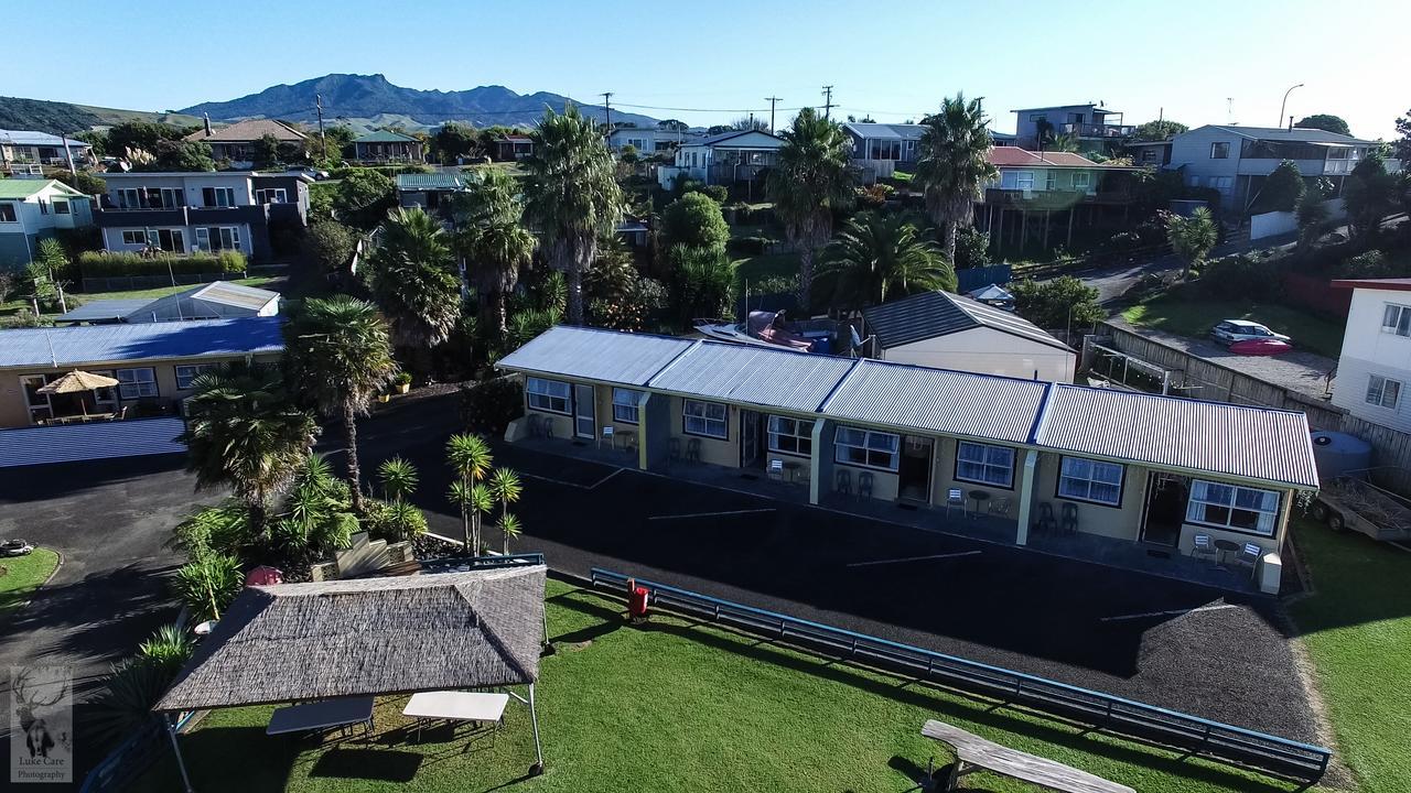 Raglan Palm Beach Motel Exterior foto