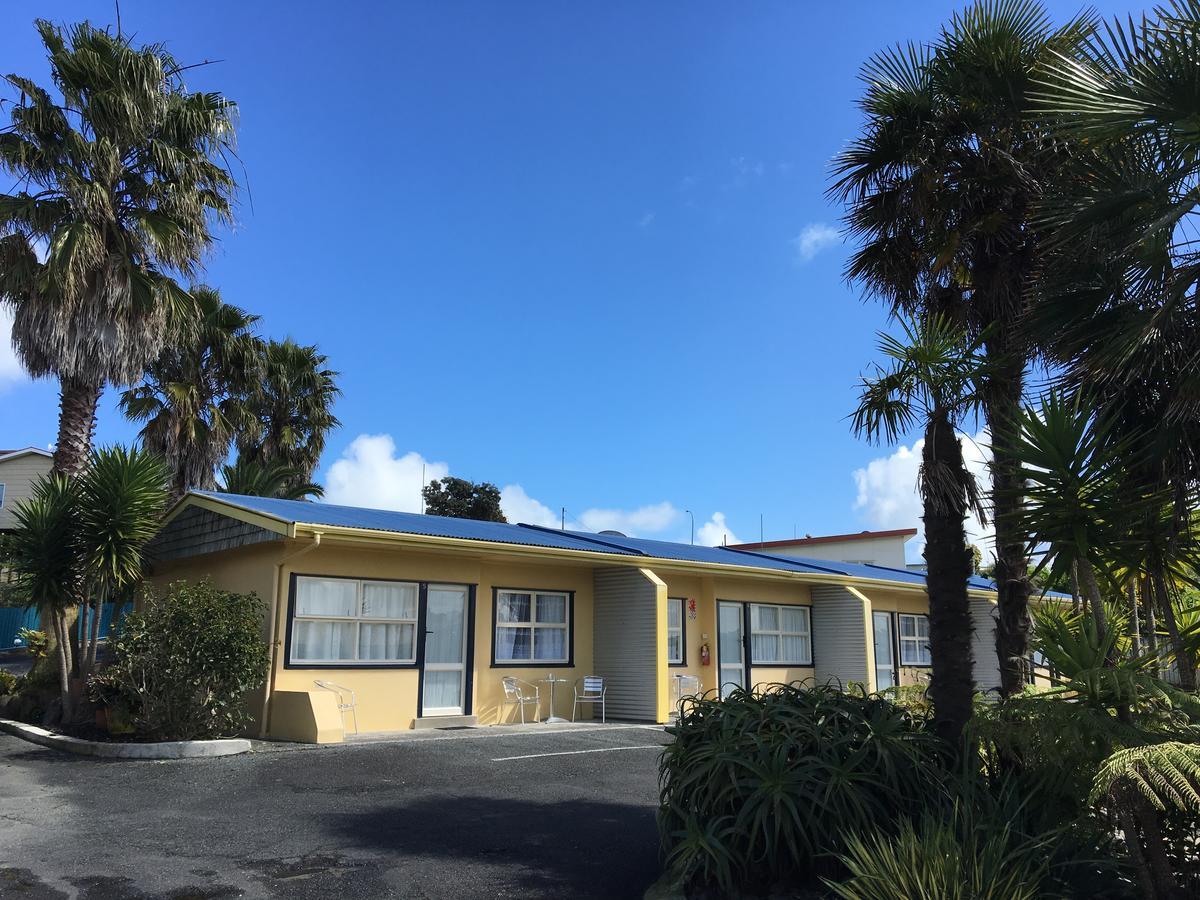 Raglan Palm Beach Motel Exterior foto