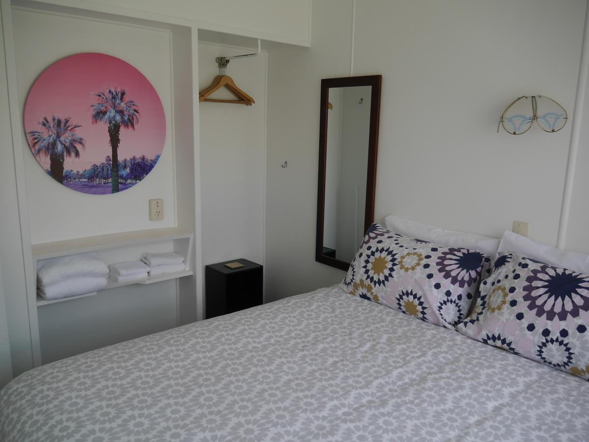 Raglan Palm Beach Motel Exterior foto