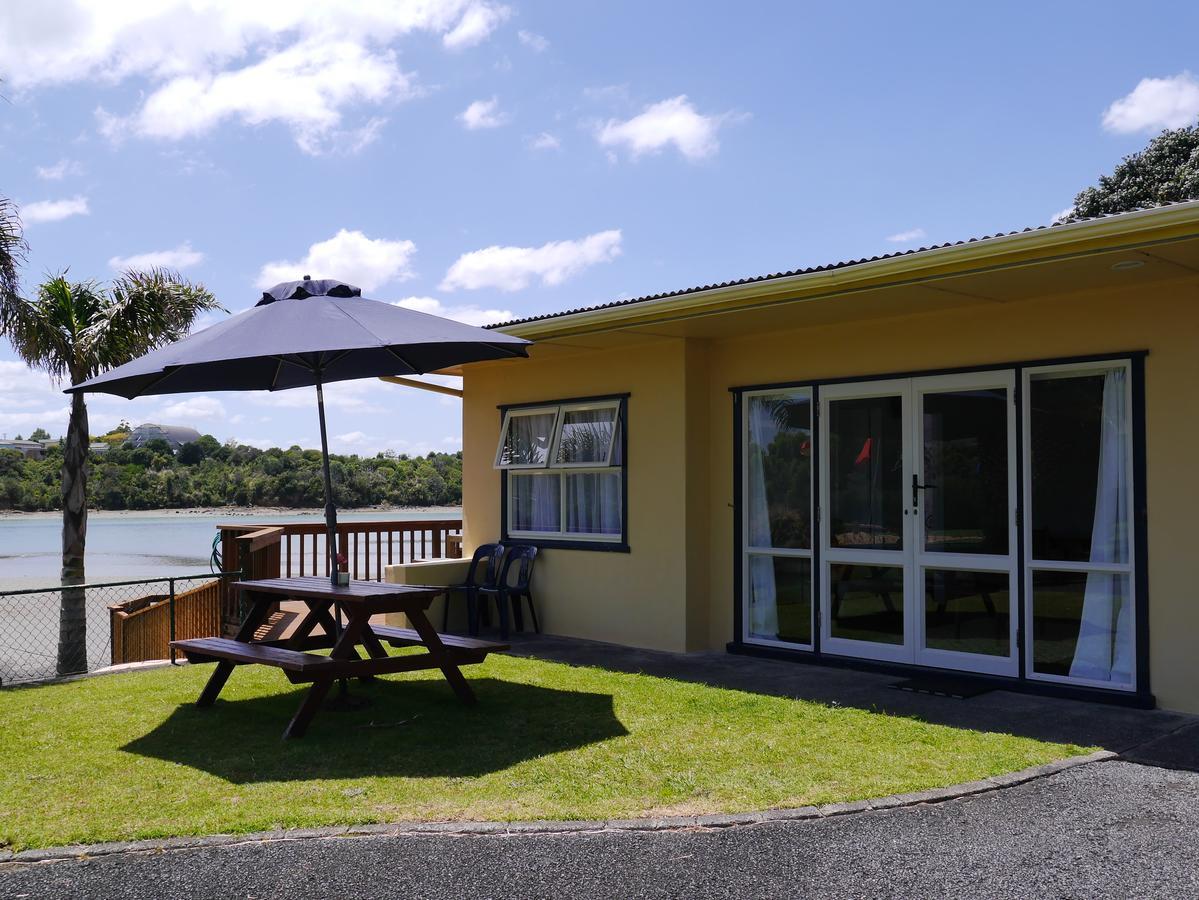 Raglan Palm Beach Motel Exterior foto