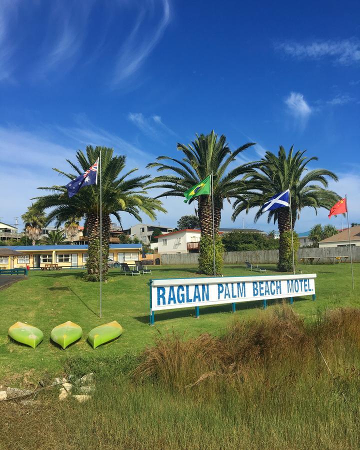Raglan Palm Beach Motel Exterior foto