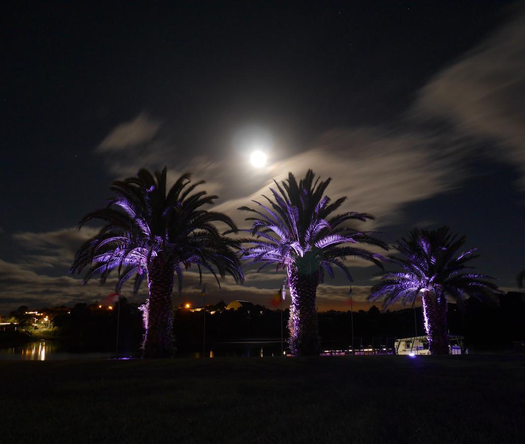Raglan Palm Beach Motel Exterior foto