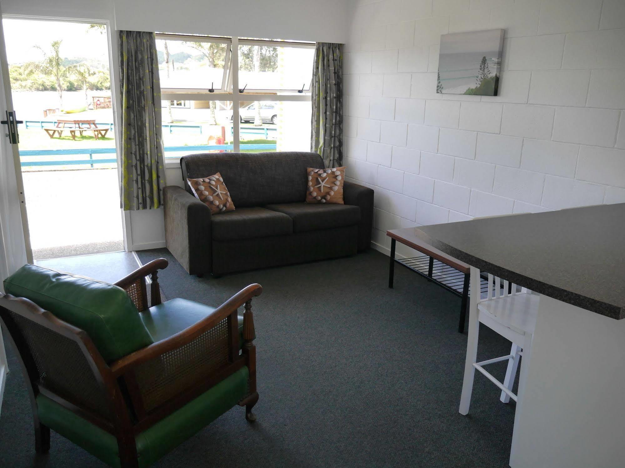 Raglan Palm Beach Motel Exterior foto