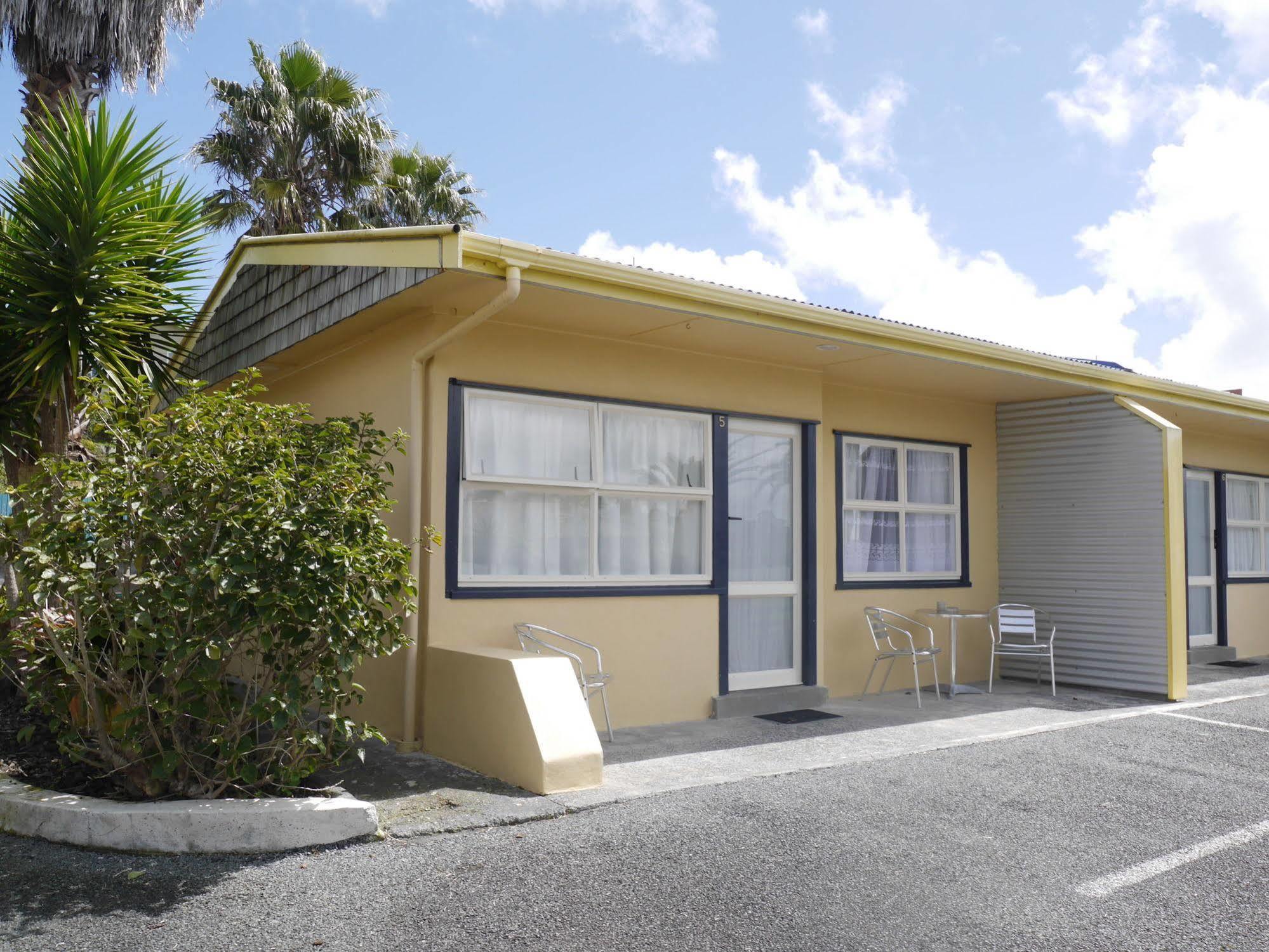 Raglan Palm Beach Motel Exterior foto